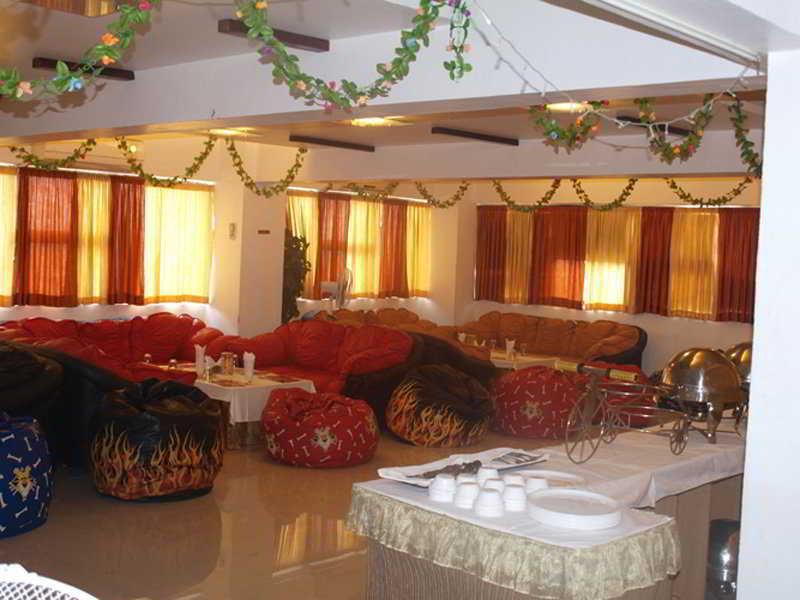Hotel Maan Residency Ahmedabad Extérieur photo
