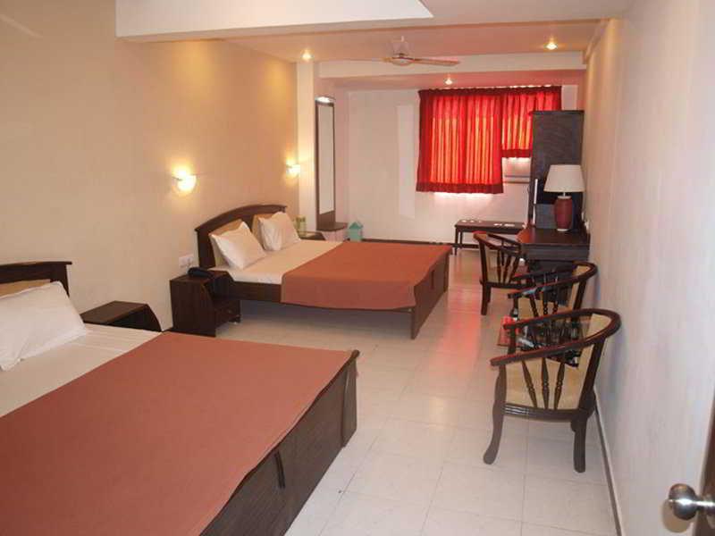 Hotel Maan Residency Ahmedabad Extérieur photo
