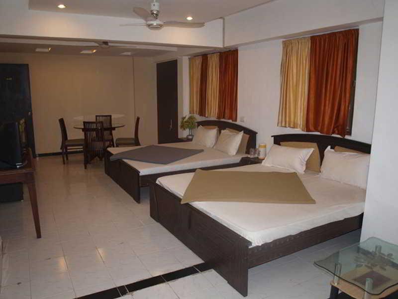 Hotel Maan Residency Ahmedabad Extérieur photo