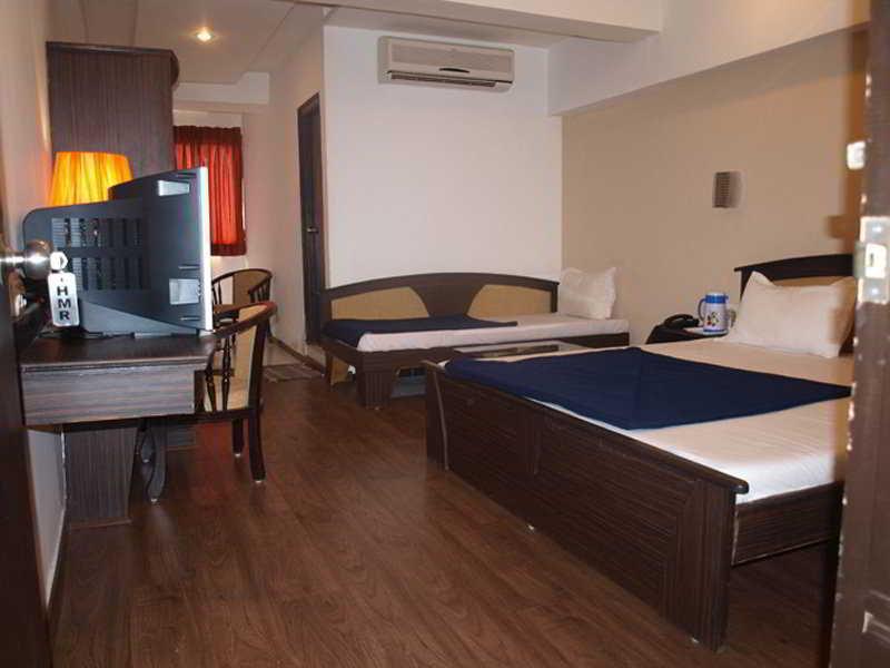 Hotel Maan Residency Ahmedabad Extérieur photo
